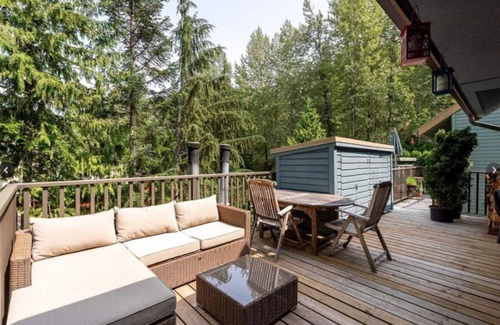 Whistler Creekside House | Lux Townhome in the Trees - Walk to lifts!
