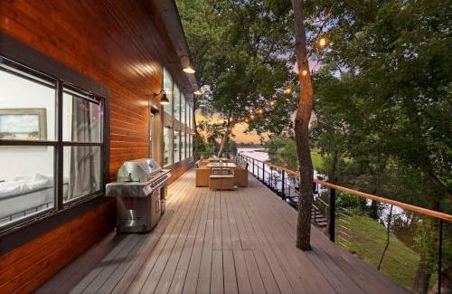 Montgomery House | LUX Treehouse on Private Lake next to Lake Conroe with Game room, Paddleboards, Lake Views, and more!