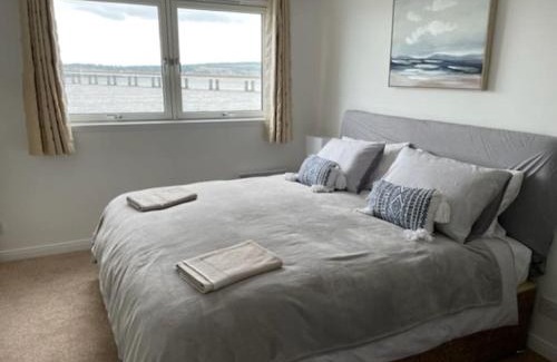 Dundee Apartment | Lux Waterfront 2 bed Apt, V&A 10min walk, St Andrew's Golf 25min drive