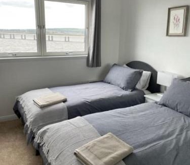 Dundee Apartment | Lux Waterfront 2 bed Apt, V&A 10min walk, St Andrew's Golf 25min drive