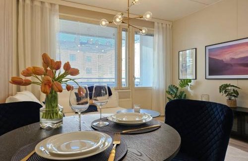 Kallio Apartment | LuxCityhome 300m metro with glass balcony