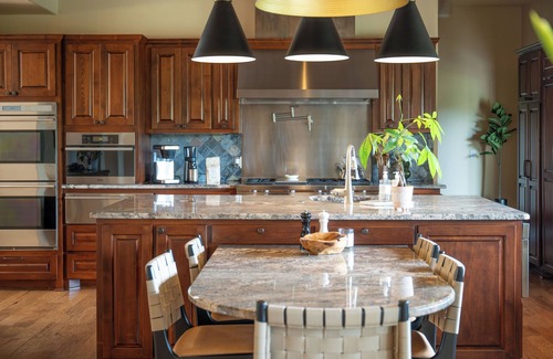 Driftwood House | Luxe 14 acre Escape in Driftwood with Observation Deck. Peace, Privacy and Stars