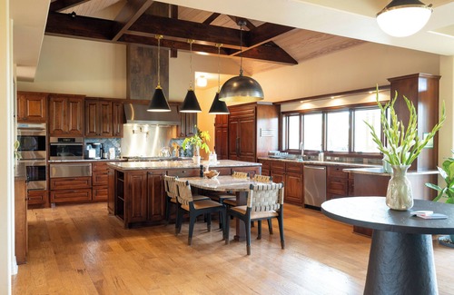 Driftwood House | Luxe 14 acre Escape in Driftwood with Observation Deck. Peace, Privacy and Stars