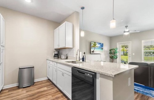 Melbourne Condo | Luxe 1BR/1BA: Dive, Rest, Explore. Book Now!