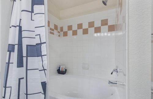 Sweetbriar Apartment | Luxe 2BD Apt Heart of Austin, SoCo District!
