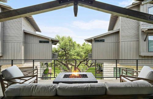 Spicewood House | Luxe 3-Story Retreat - Chefs Kitchen and Firepit