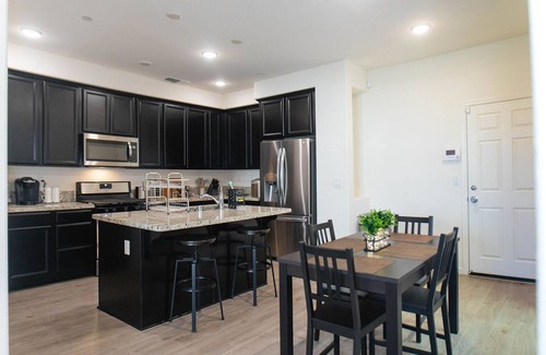 North Natomas House | Luxe 3B2B Townhouse in upscale Natomas