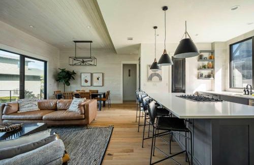 Spicewood House | Luxe 3BR Lake Escape - BBQ Firepit & Pickleball