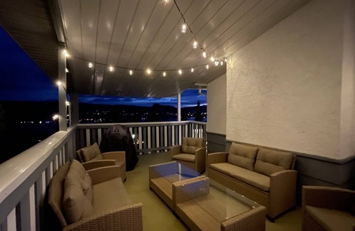 Okanagan-Similkameen House | Luxe 4br Lakeview House, Steps to Wineries & KVR