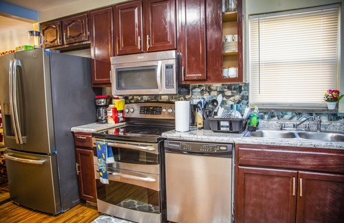 Detroit House | Luxe 7 bdr 4 Fullbath with Jacuzzi on West side Detroit