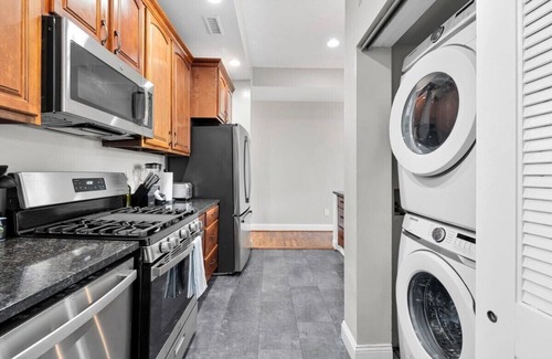Columbia Heights House | Luxe 7-BR Victorian Castle in the Nation's Capital
