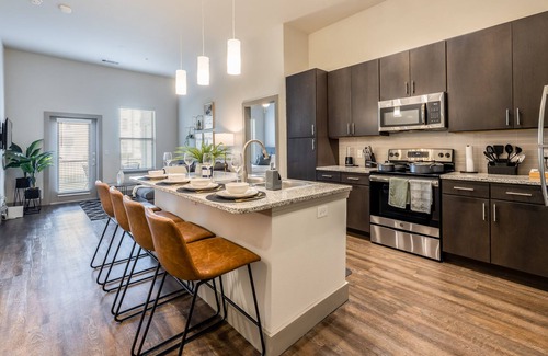 Haltom City Apartment | Luxe Apt Near FTW/DAL┃PrivateYard┃ Pool┃Pets OK!