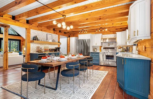 Black Mountain Cabin | Luxe Artisan Resort-Asheville's Ultimate Getaway!