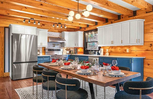 Black Mountain Cabin | Luxe Artisan Resort-Asheville's Ultimate Getaway!