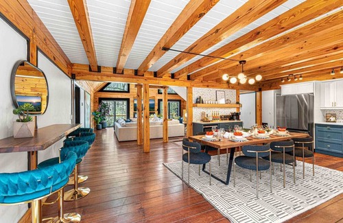 Black Mountain Cabin | Luxe Artisan Resort-Asheville's Ultimate Getaway!