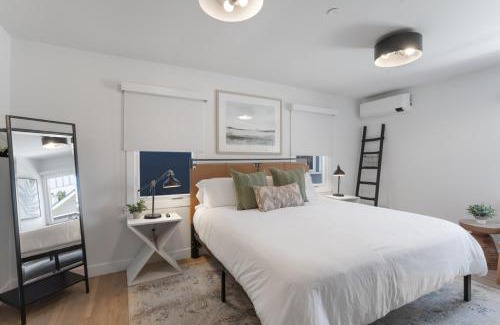 Balboa Island House | Luxe Balboa House 5 Bedroom 5 Ensuite Bath Peninsula Ferry Close