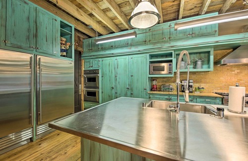 Zenda House | Luxe Barndominium w/Home Gym, Theater, & More!