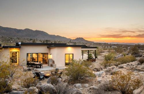 Joshua Tree House | Luxe Boulder Hideaway Mins to JTNP 2 Acres