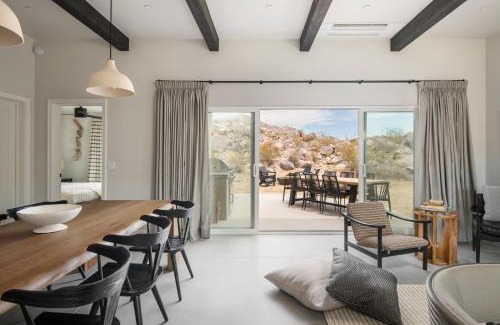 Joshua Tree House | Luxe Boulder Hideaway Mins to JTNP 2 Acres