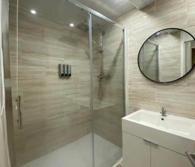 Bradford Apartment | Luxe bungalow Bradford