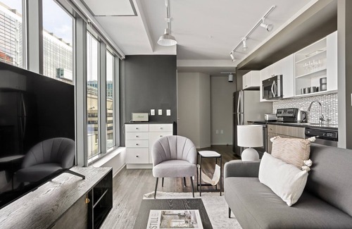 Theatre District Apartment | Luxe Chinatown/Theater District 1BR w/Gym & W/D, nr T, by Blueground