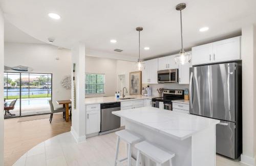 Harbor Hills House | Luxe Coastal Retreat - Waterfront Pool
