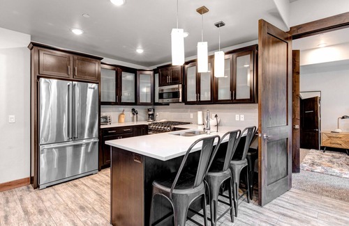 Park City Condo | Luxe condo with 3 fireplaces, ski view, pool & hot tub - walk to Cabriolet lift