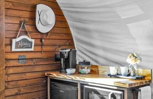 Montgomery House | Luxe Covered Wagon! King Bed - Full Bath - AC/Heat