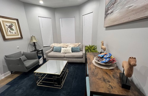 Greater Grand Crossing House | Luxe Duplex, Long/Short Stay, Free Park, Quick Hwy Access, 10 min to Gold Coast