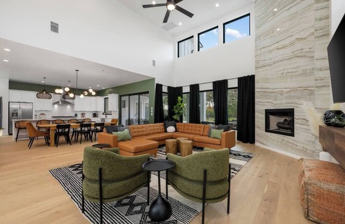 Austin House | Luxe Farmhouse w/Pool and Spa on 4 Acres