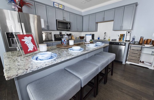 Oxford House | Luxe & Gorgeous - 3 King Suites + Loft!