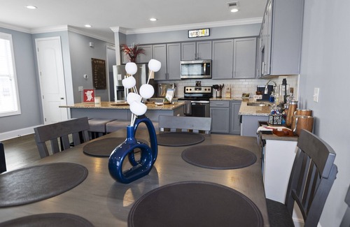 Oxford House | Luxe & Gorgeous - 3 King Suites + Loft!