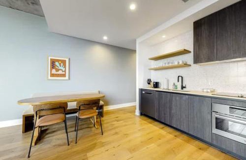 Rainey Street Historic District House | Luxe High Rise off of Rainey St