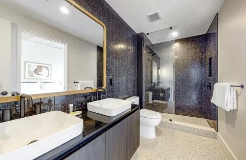 Rainey Street Historic District House | Luxe High Rise off of Rainey St