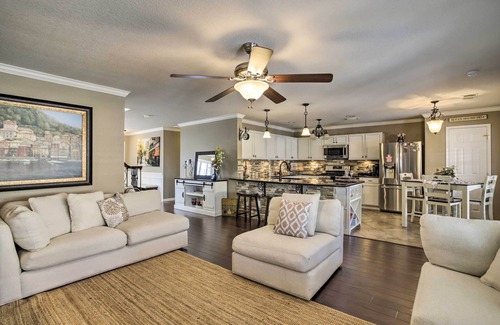 Cypress House | Luxe Home 30 Miles to Houston w/Pool & Grill