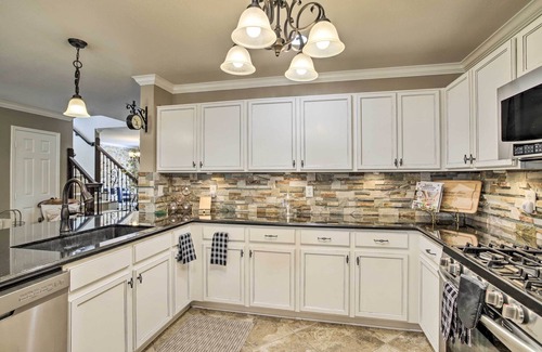 Cypress House | Luxe Home 30 Miles to Houston w/Pool & Grill