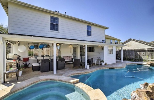 Cypress House | Luxe Home 30 Miles to Houston with Pool and Grill