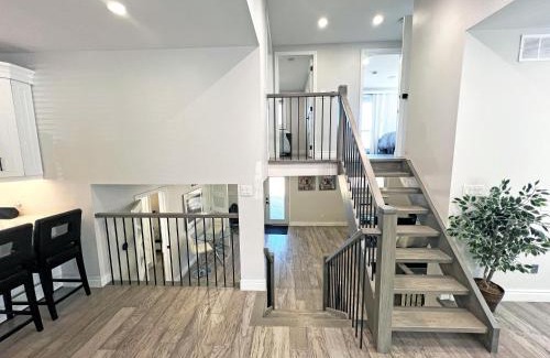 Hamilton Apartment | Luxe Home Near Limeridge - Sleeps 11 - Pool