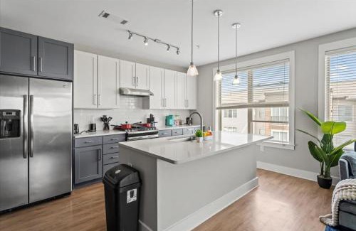 Charlotte Apartment | Luxe King 3BR in Waverly Charlotte