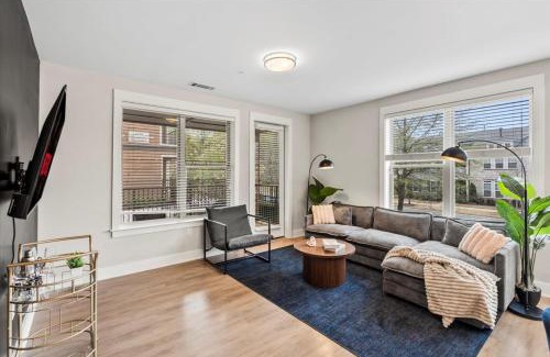 Charlotte Apartment | Luxe King 3BR Suite in Waverly Charlotte