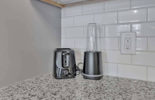 Hayes Apartment | Luxe King 3BR Suite Mins to Downtown Durham!