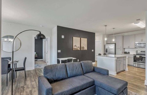 Hayes Apartment | Luxe King 3BR Suite Mins to Downtown Durham!