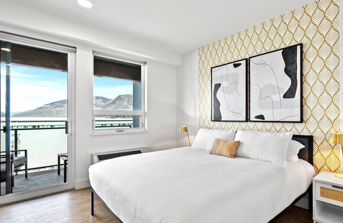 City Centre Apartment | LUXE King Bed Skyline Condo in Heart of Downtown