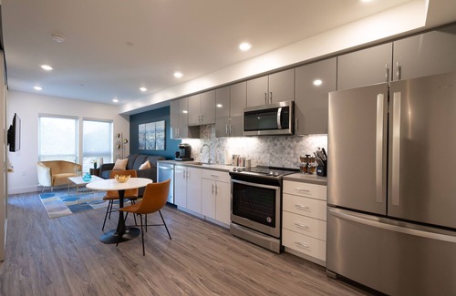 Walnut Creek Apartment | Luxe Kitchen & Bath gigabit WiFi Walker's Paradise W/D in unit King Bed