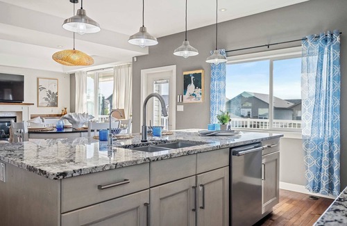 Sylvan Lake House | Luxe & Lake 6BR Getaway Hot Tub Near the Lake