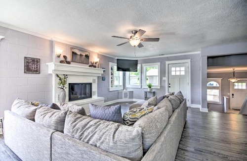 Gravois Mills House | Luxe Lake Ozarks Getaway with Private Boat Dock