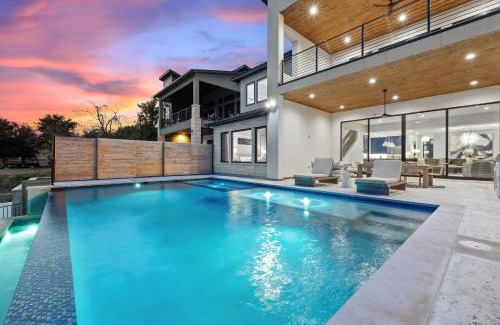 Kingsland House | Luxe Lakefront Haven New Listing Promos Available