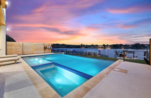 Kingsland House | Luxe Lakefront Haven New Listing Promos Available