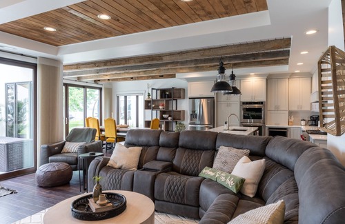 Shoreham House | Luxe Life on Lake Sallie 4 Bedroom