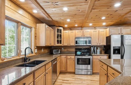 West Hartford House | Luxe Log Cabin, Summer Comfort | Cabin Fever